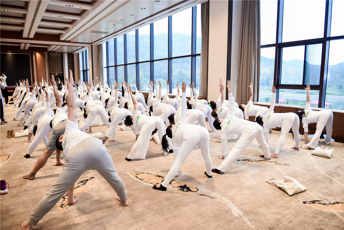 开幕进行时汤山温泉杯2019年中国健身瑜伽嘉年华暨全国健身瑜伽授段